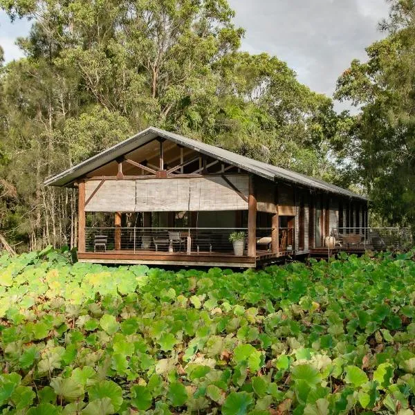 The Boathouses at Leaves & Fishes，位于勒弗戴尔的酒店