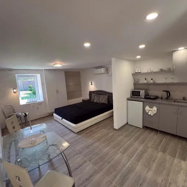 La Perla 1 Apartmani，位于贝拉茨尔克瓦的酒店