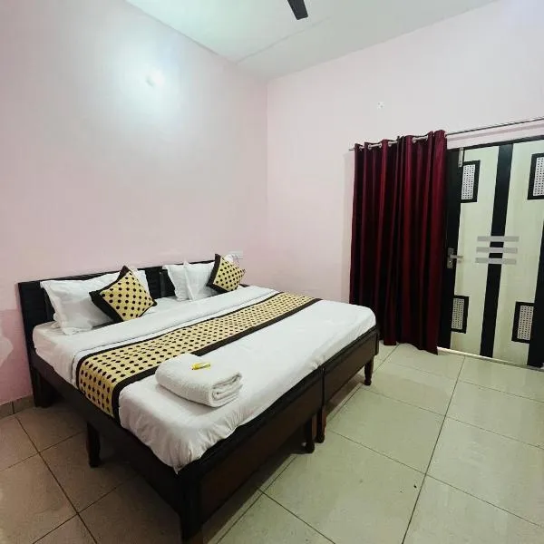 Mahadev Homestay !! Preferred Partner ! Walking Distance To Chandigarh Int'l Airport !，位于Chandigarh Airport的酒店