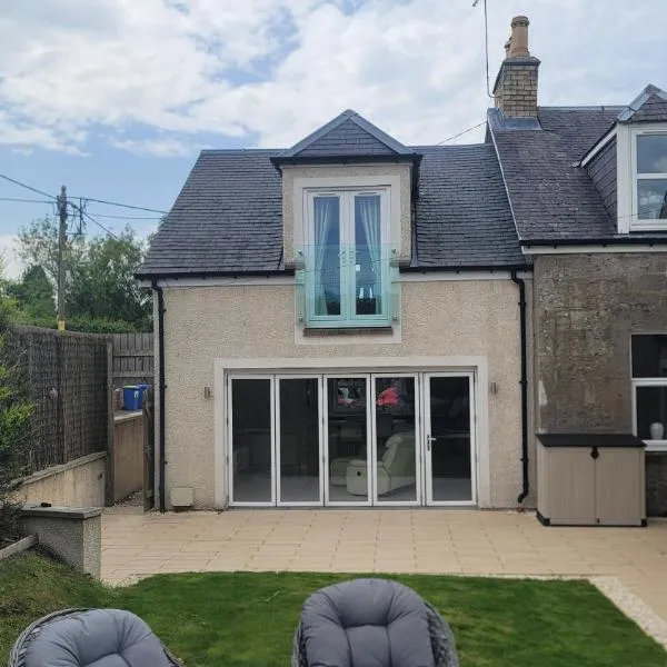 4 Private bedroom house with 3 parking spaces free，位于珀斯的酒店