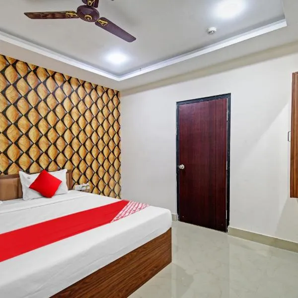Hotel O Shri Ashirbad Palace，位于Urāli的酒店