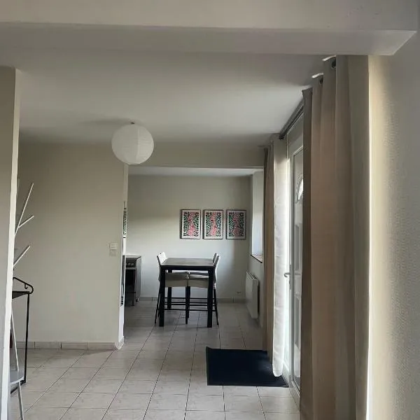Maison en campagne sur terrain de 800 m2，位于Saint-Germain-le-Guillaume的酒店