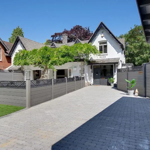 White House by the sea，位于伯恩茅斯的酒店