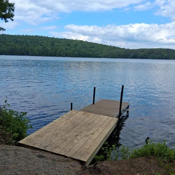 Camp Parker Pond，位于Casco的酒店