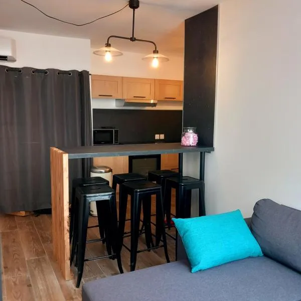 T3 Meublé 6 Couchages，位于莫南的酒店