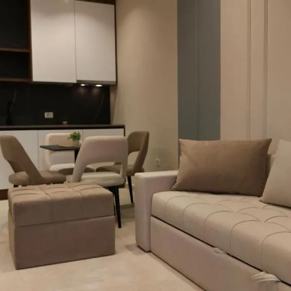 White Arena Sea Side Durres，位于格勒姆的酒店