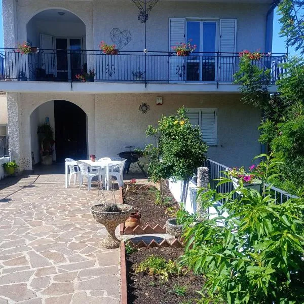 Yasmir Home，位于Grumento Nova的酒店