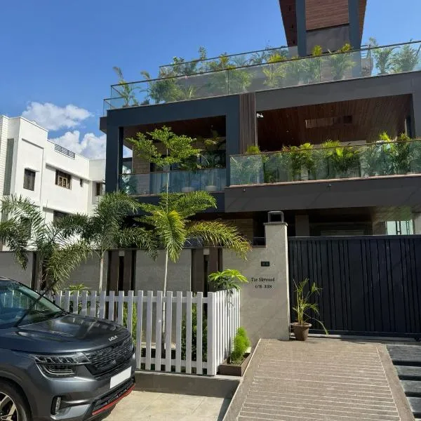 Skywood Villa Rooms，位于勒克瑙的酒店