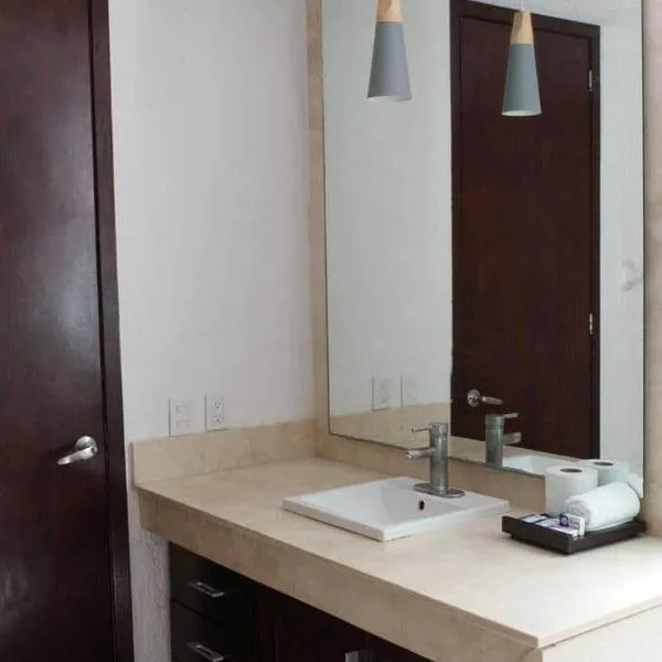 Las Gaviotas Hotel and Suites，位于坎昆的酒店