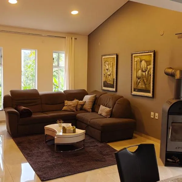 Casa Connect in Barrio Esperanza, 3 Zimmer, Küche, Parking, Sauna, ruhig, central, modern!，位于Hohenau的酒店