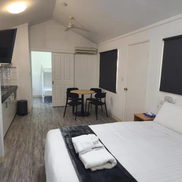 Rockingham Holiday Village，位于罗金汉姆的酒店