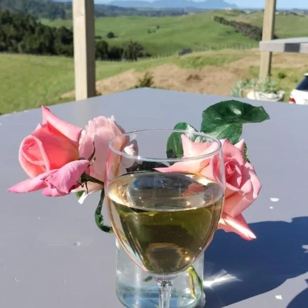 Peaceful retreat in rural Waipu countryside，位于怀普的酒店