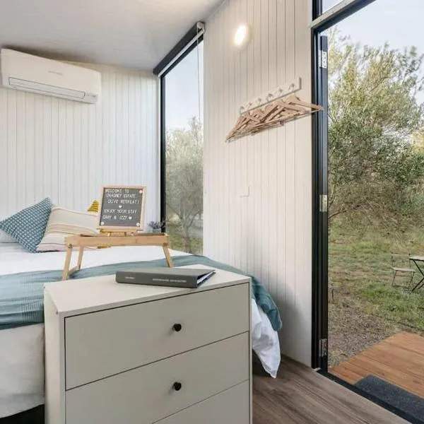 Olive Grove Retreat 1 by Tiny Away，位于Lake Boga的酒店