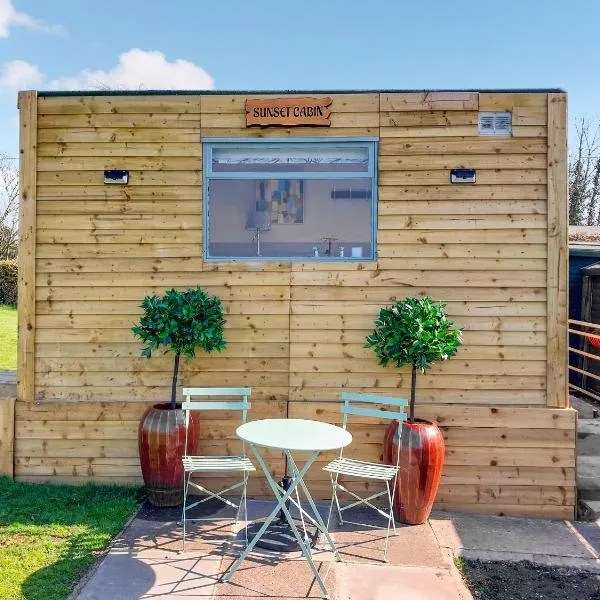 Sunset Cabin，位于奥姆斯柯克的酒店