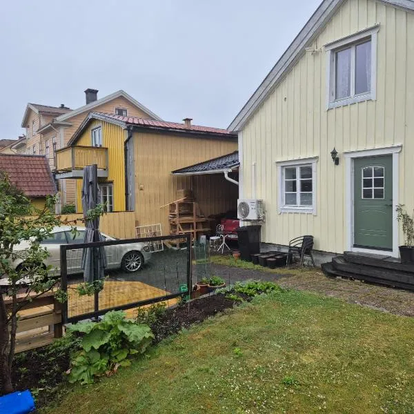 Lägenhet-vindsvåning i centrala öregrund，位于厄勒格伦德的酒店