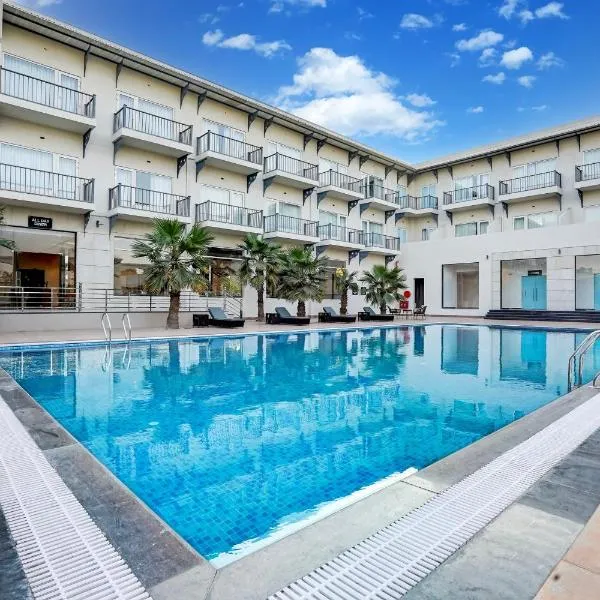 Sunday Hotels and Resort Gurgaon，位于古尔冈的酒店