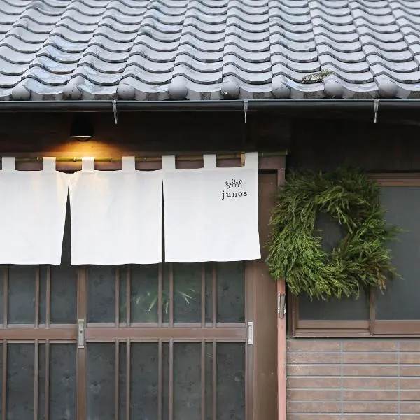 junos，位于Nahari的酒店