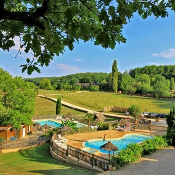 Hébergement insolite en Dordogne，位于Saint-Amand-de-Coly的酒店