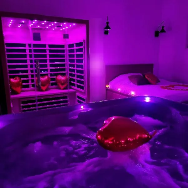 Love room Jacuzzi Sauna Privatif Marseille，位于马赛的酒店