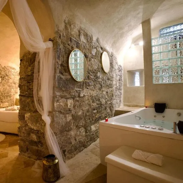 Love Room du Château Fort - Jacuzzi & Insolite !，位于莫克瑞的酒店