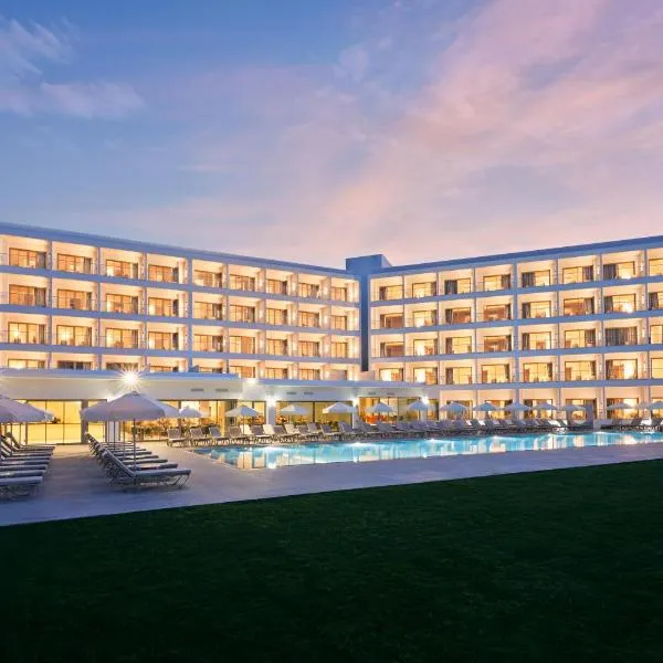Maris Grand Waterpark Resort，位于普罗塔拉斯的酒店