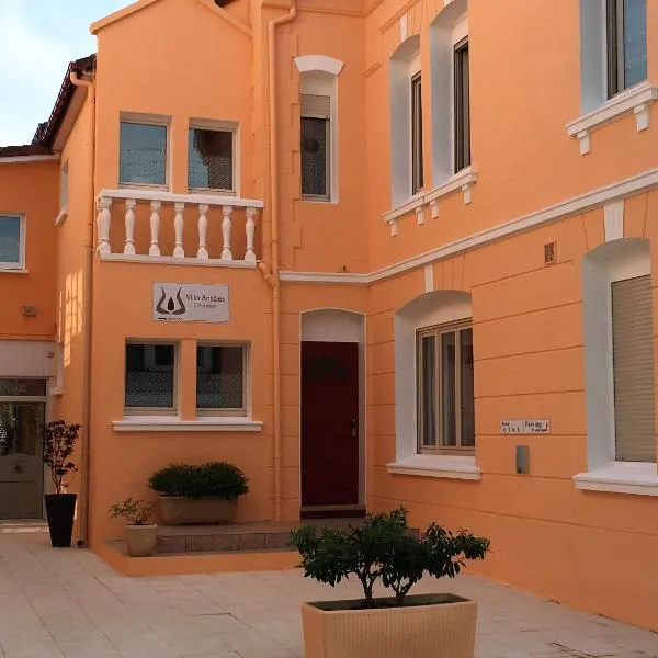 Hôtel et Appart 'hôtel Chez Gino ETAPLES-Le Touquet，位于埃塔普勒的酒店