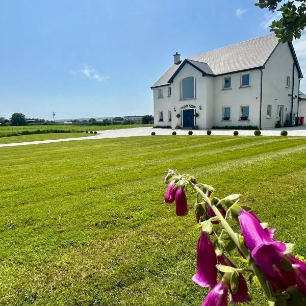 Eastbury House near Garryvoe Hotel & Ballymaloe House，位于科克的酒店