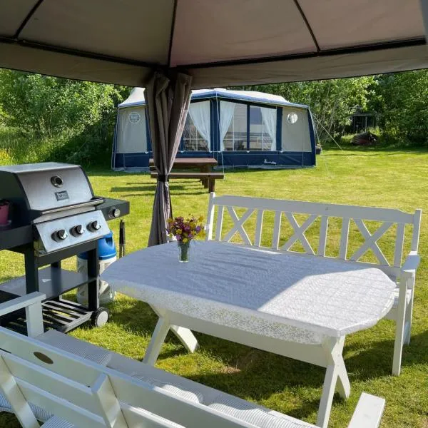 Caravan at the Cottage House，位于Ertenvåg的酒店