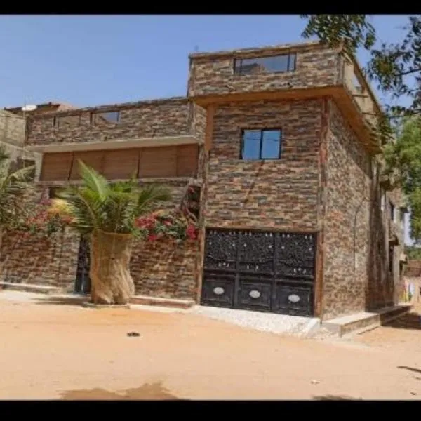 Maison Manour chambre 'soft breeze'，位于姆布尔的酒店