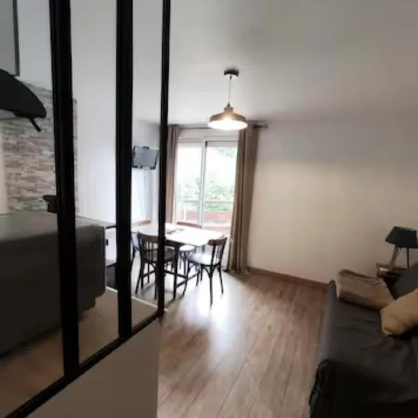 Le May'Hé - Studio cabine et balcon - Prapoutel les 7 Laux，位于Les Adrets的酒店