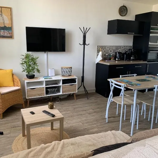 Charmant appartement cosy，位于罗什福尔的酒店