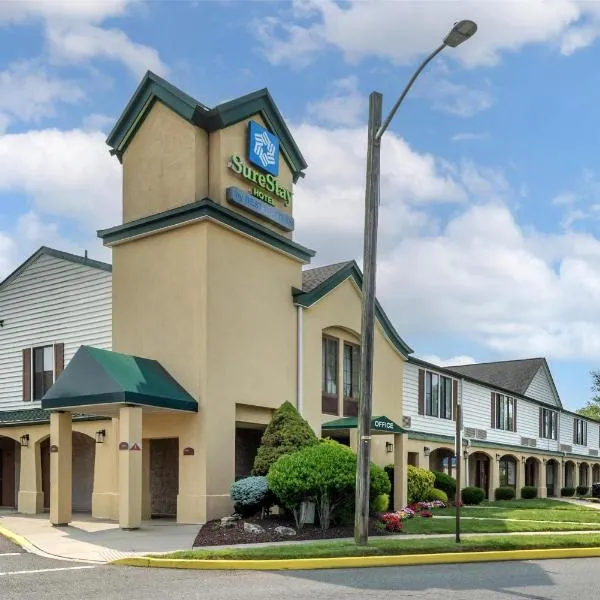 SureStay Hotel by Best Western East Brunswick，位于东不伦瑞克的酒店