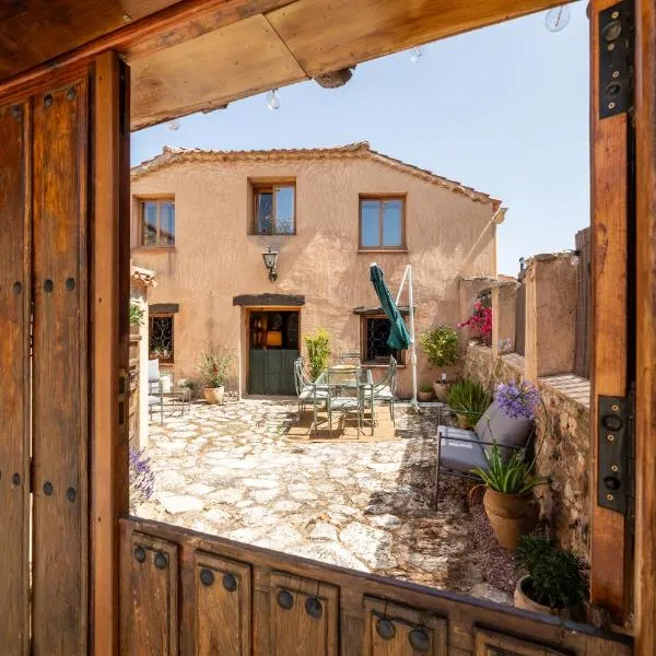 Casa Rural El Viejo Almacén, a 20 minutos de Segovia，位于Losana de Pirón的酒店