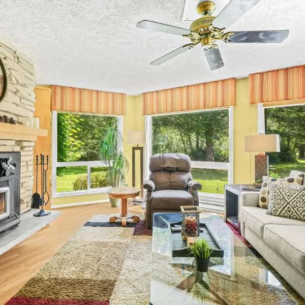 Fairway Forest Retreat!，位于Mount Hood Village的酒店