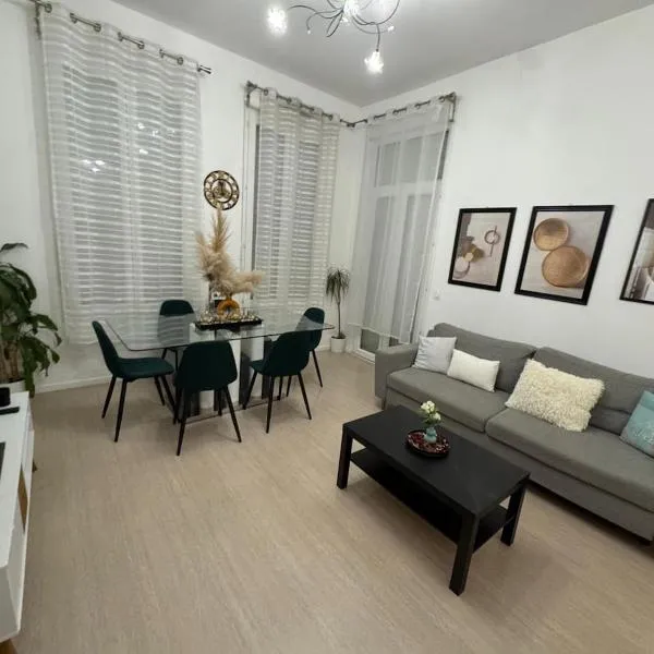 Appartement chaleureux de 2 chambres，位于Evry-Courcouronnes的酒店