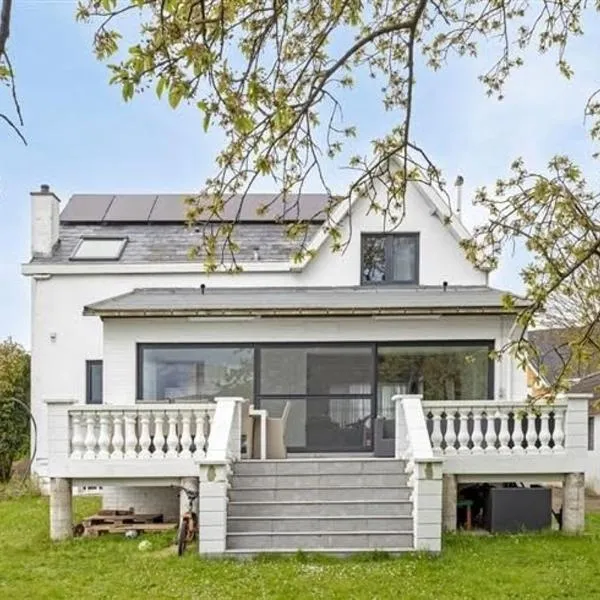 The Beautiful White Villa，位于Kortenberg的酒店