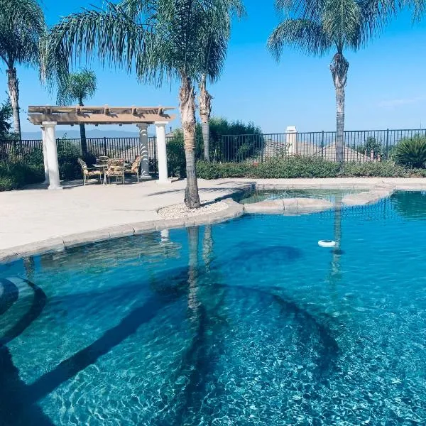 High End Triplex with Pool，位于里弗赛德的酒店