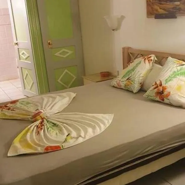 Studio à 5 min à pied de la mer，位于圣安娜的酒店