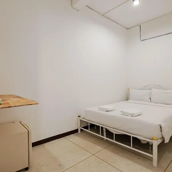 GO INN Asiatique BKK - โกอินน์ เอเชียทีค เจริญกรุง，位于Godown的酒店