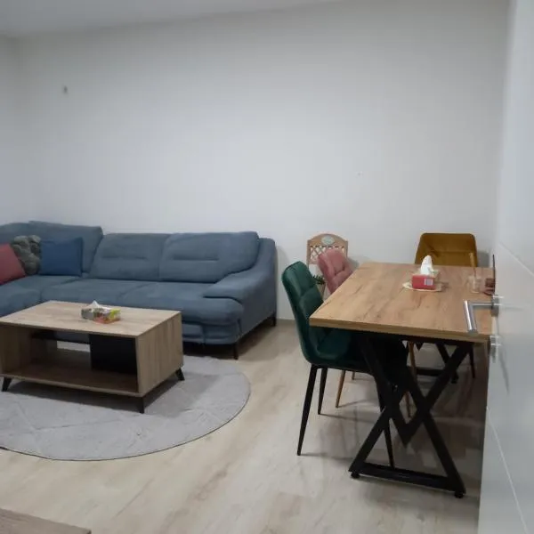 Stan Živinice bb，位于Živinice的酒店