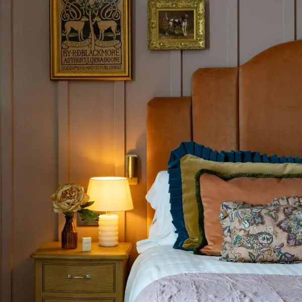 The Ragged Robin - A Heartwood Inn，位于戈德尔明的酒店