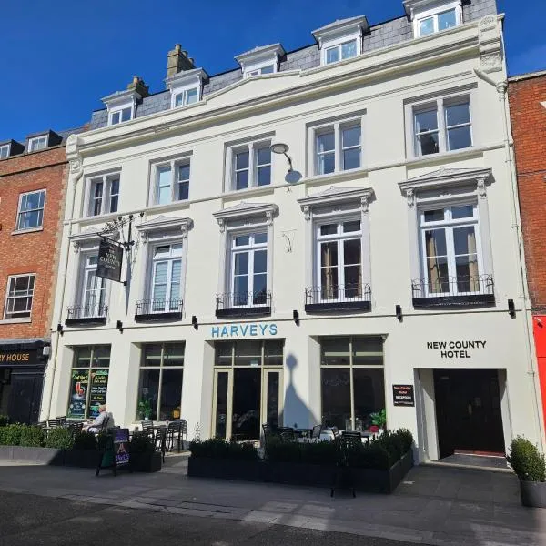 New County Hotel & Serviced Apartments by RoomsBooked，位于格洛斯特的酒店