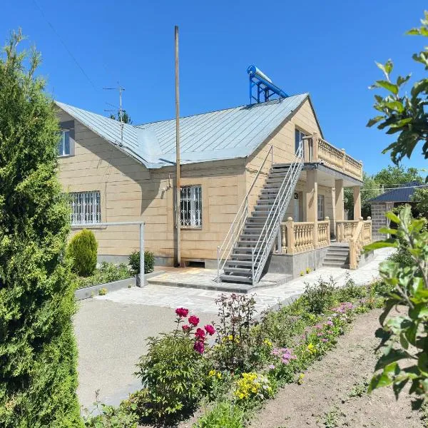 Chkalovka Guest House With Sevan View，位于塞凡的酒店