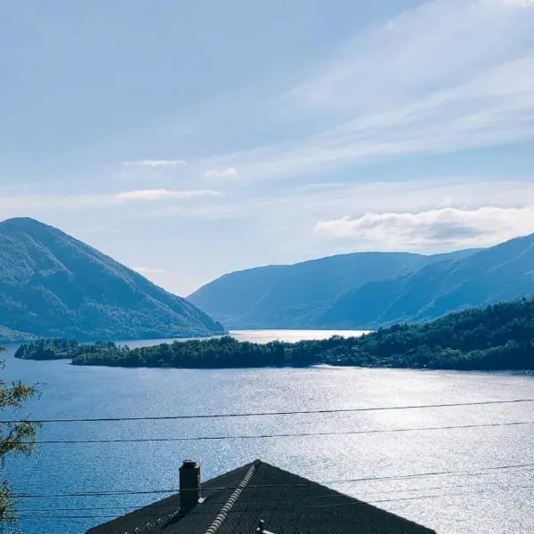 Fjord view apartment,位于Vaksdal的酒店