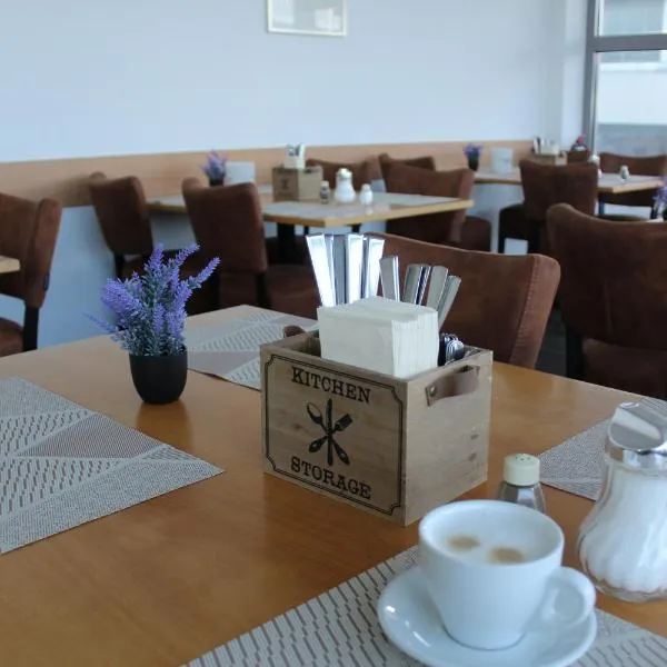 埃姆南门酒店，位于巴克南的酒店