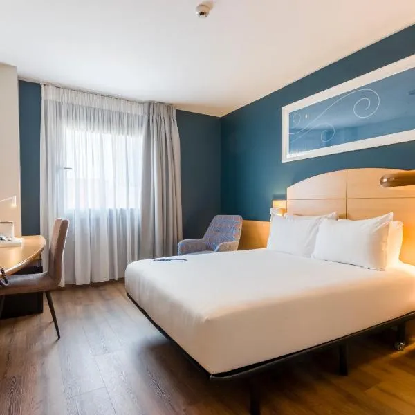 Travelodge Madrid Alcalá de Henares，位于阿尔卡拉德荷那利斯的酒店