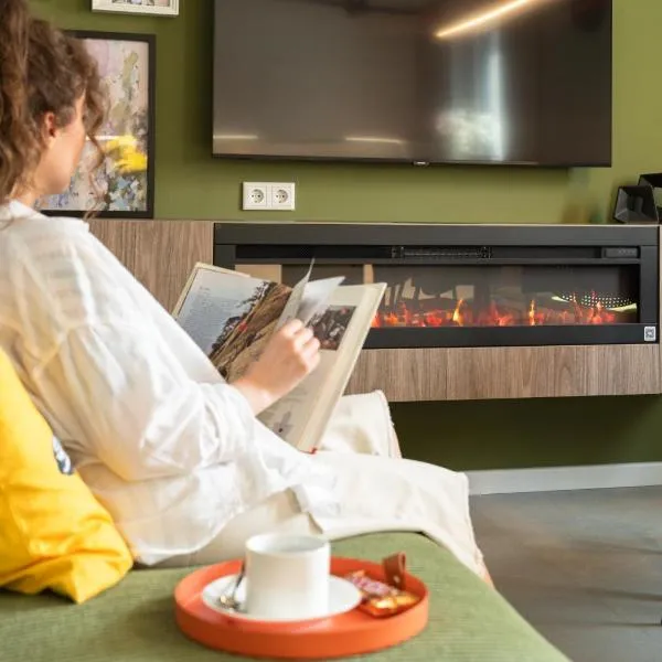 HOUSE 756 MAINZ modernes DESIGN-FERIENHAUS mit SAUNA, KAMIN, 4 SZ, 3 Bäder, OUTDOOR-Küche, PARKEN, nahe ALTSTADT, MESSE und AIRPORT，位于美因茨的酒店