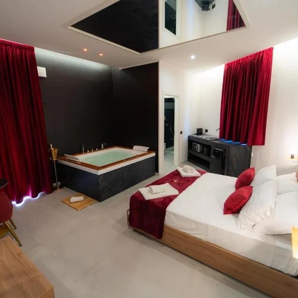 5 Stars - Exclusive Luxury Suites with a jacuzzi，位于特拉帕尼的酒店