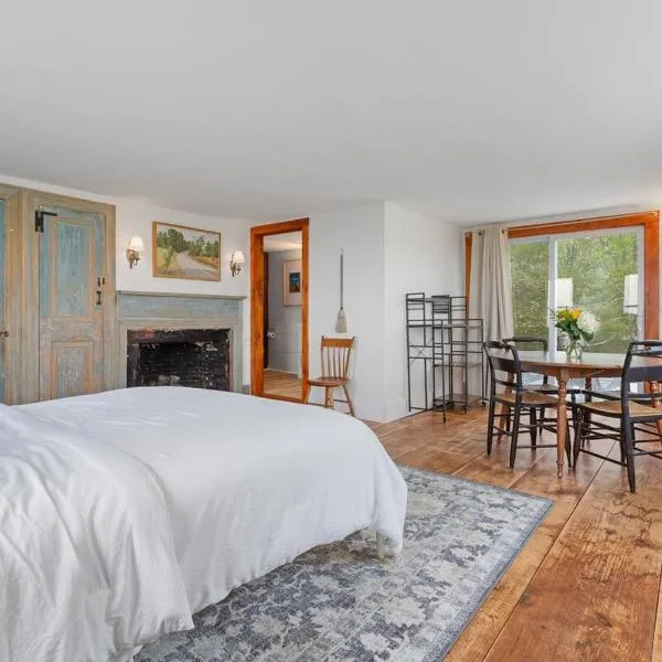 Farmhouse Suite with Highland Cows - C，位于劳登的酒店