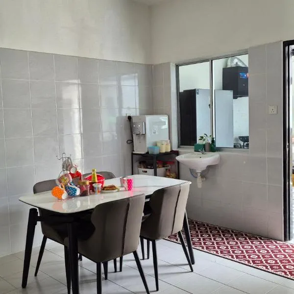 KOTA TINGGI homestay，位于哥打丁宜的酒店